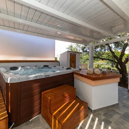 Holiday home Hidden Paradise Retreat By Belmont Realty