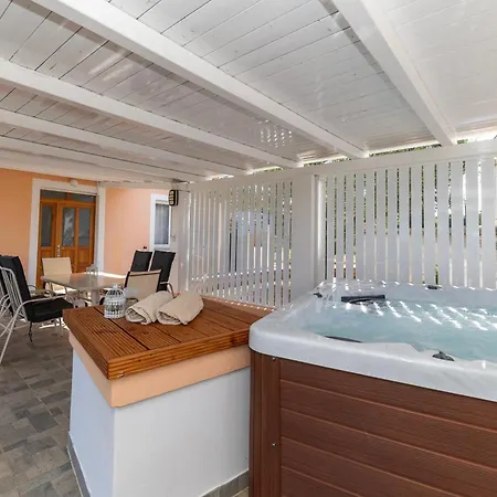 Holiday home Hidden Paradise Retreat By Belmont Realty