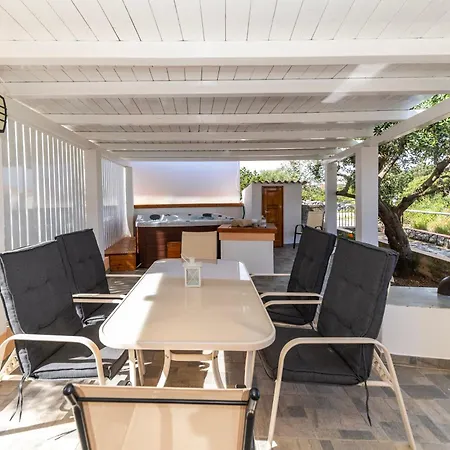 Hidden Paradise Retreat By Belmont Realty Holiday home *