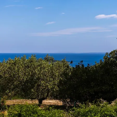 Holiday home Hidden Paradise Retreat By Belmont Realty *