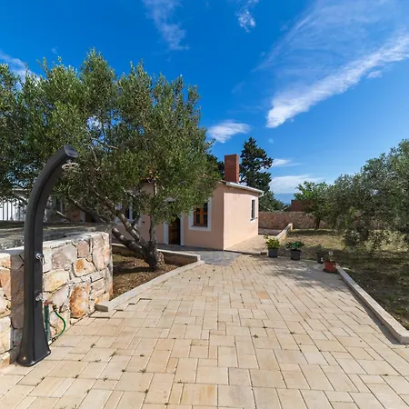 Hidden Paradise Retreat By Belmont Realty Holiday home
